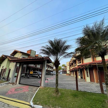 Pe Na Areia Na Praia Das Toninhas - Villagio 24 Porto Feliz Ubatuba Kültér fotó