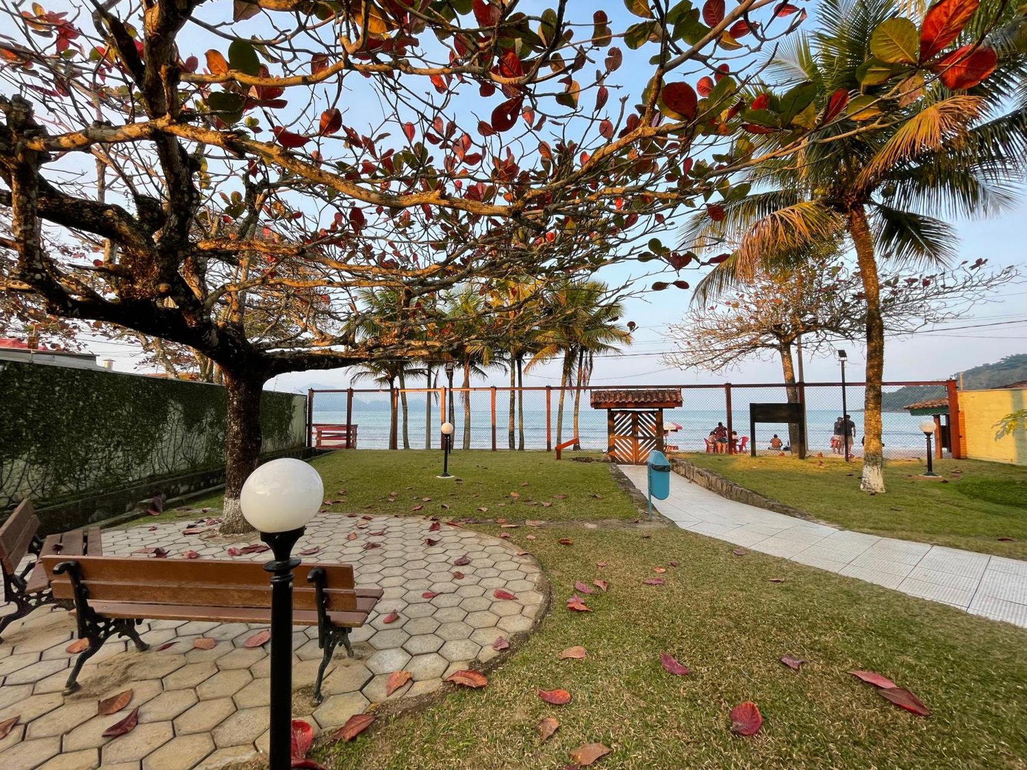 Pe Na Areia Na Praia Das Toninhas - Villagio 24 Porto Feliz Ubatuba Kültér fotó
